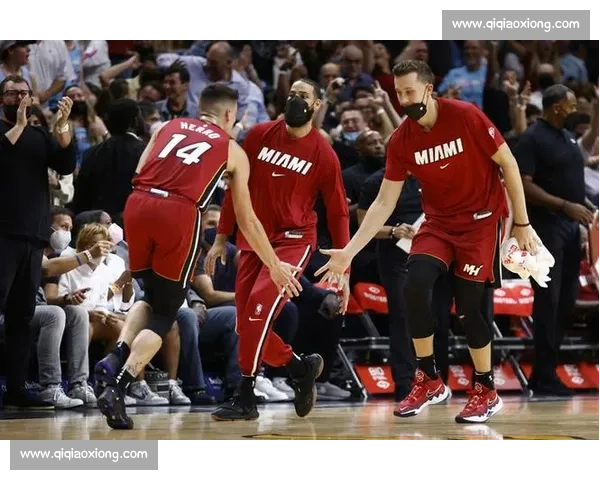 热火对阵雄鹿直播焦点对决季后赛强强碰撞全程看点明星球员攻防博弈之夜